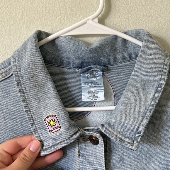 Rapunzel Denim Jacket Tangled Disney Parks Size 1X - missing rainbow pin! New! - Picture 7 of 15